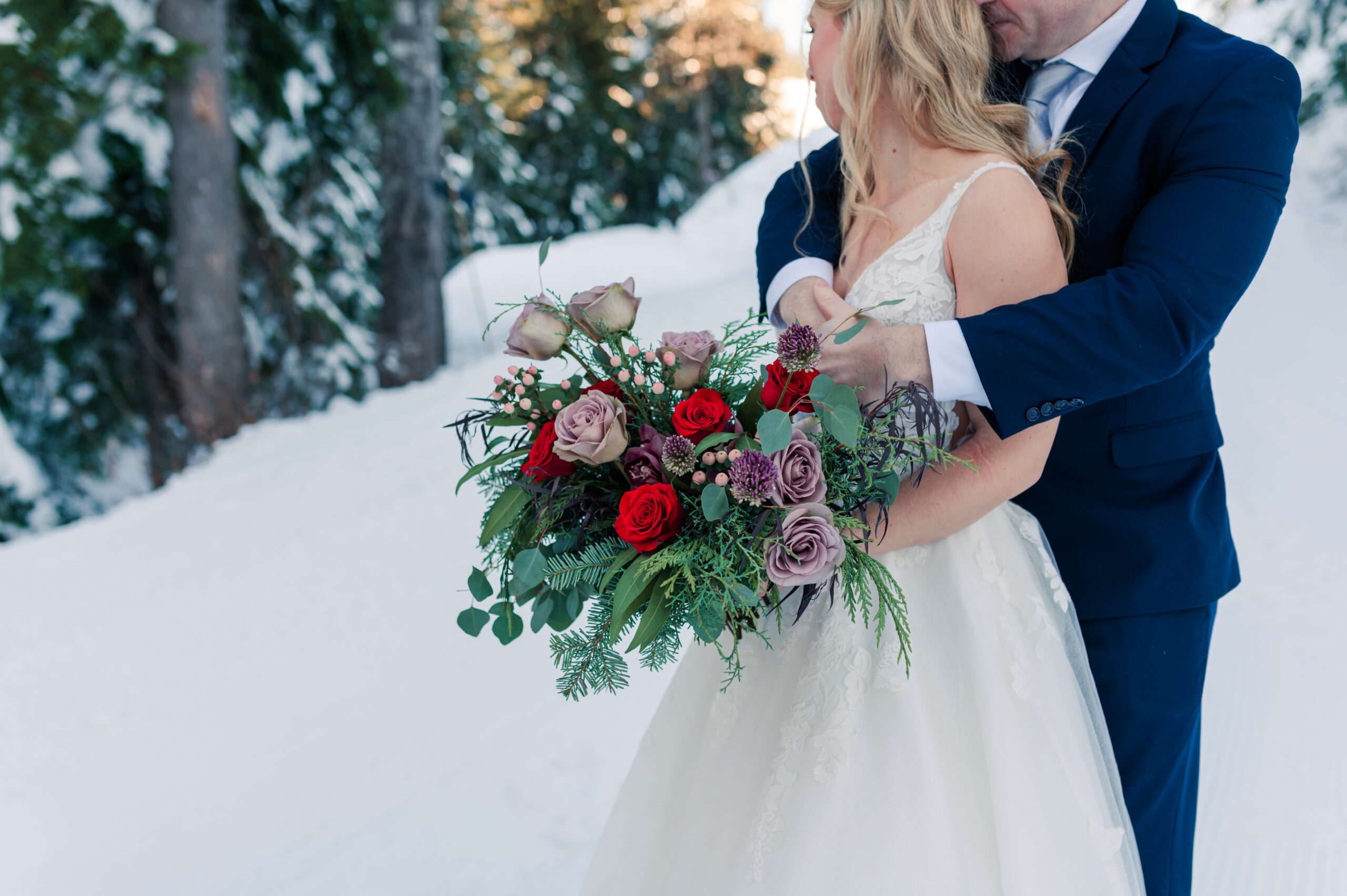 snowy-elopement-floral-bouquet
