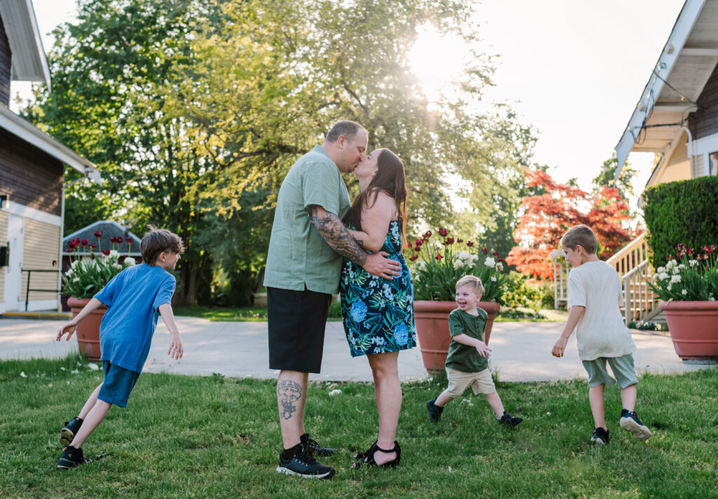 kids-running-around-and-parents-kissing-around-them